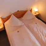فندق Und Restaurant Kraeuter 3*